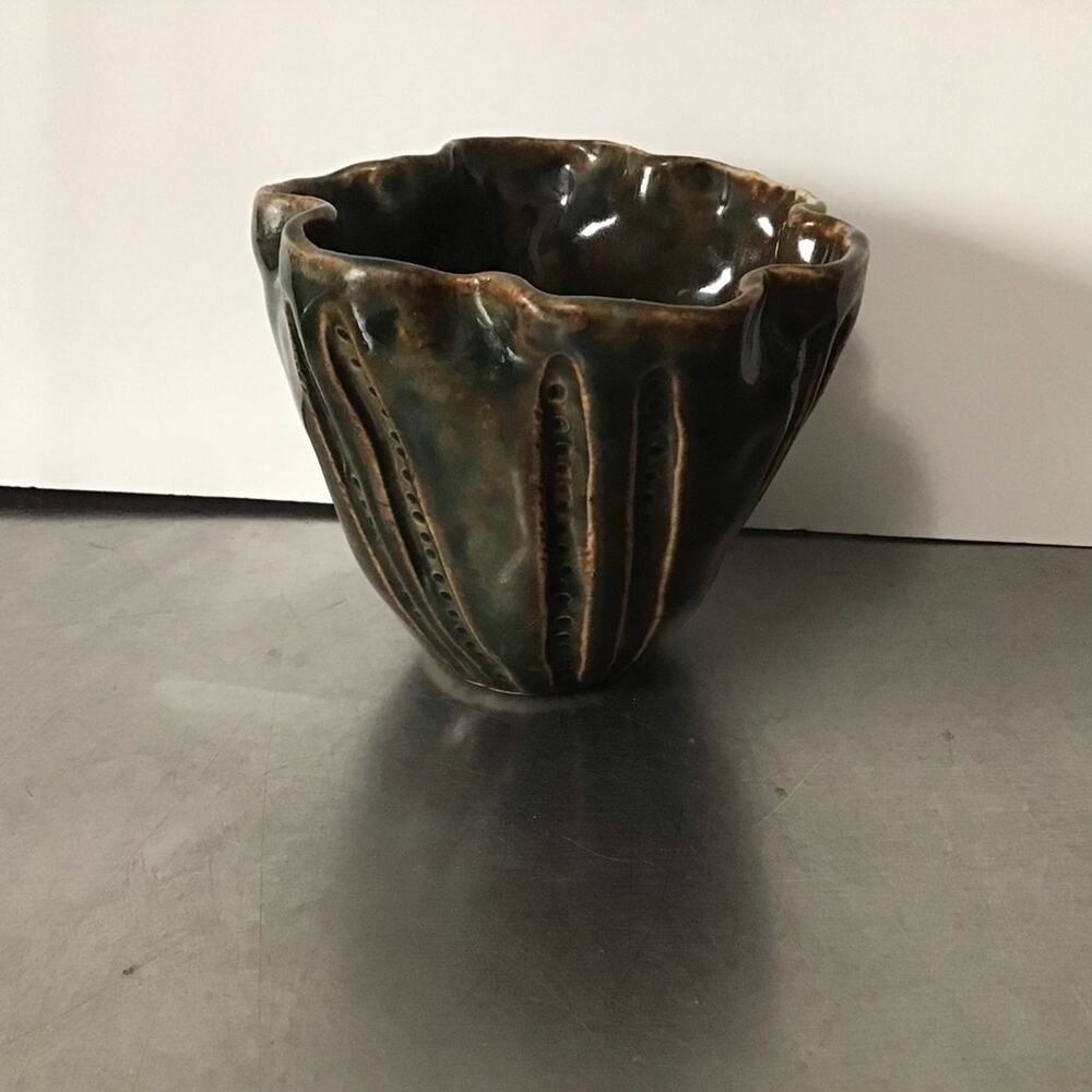 Handmade decorative green scallop edge pottery vase